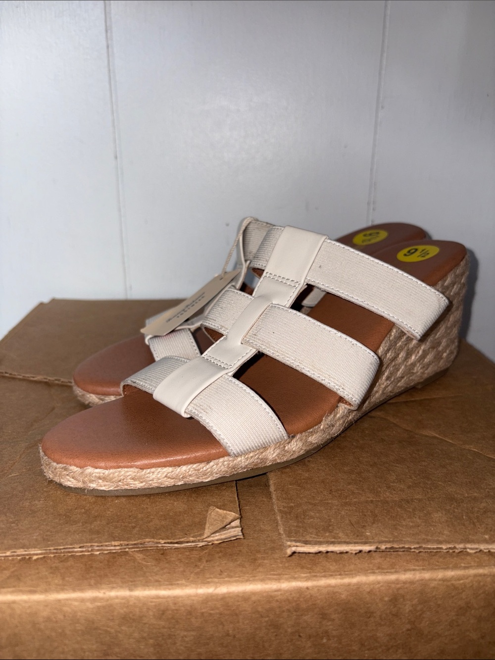 Tommy Bahama Cream Wedge Espadrille Sandals size 9.5